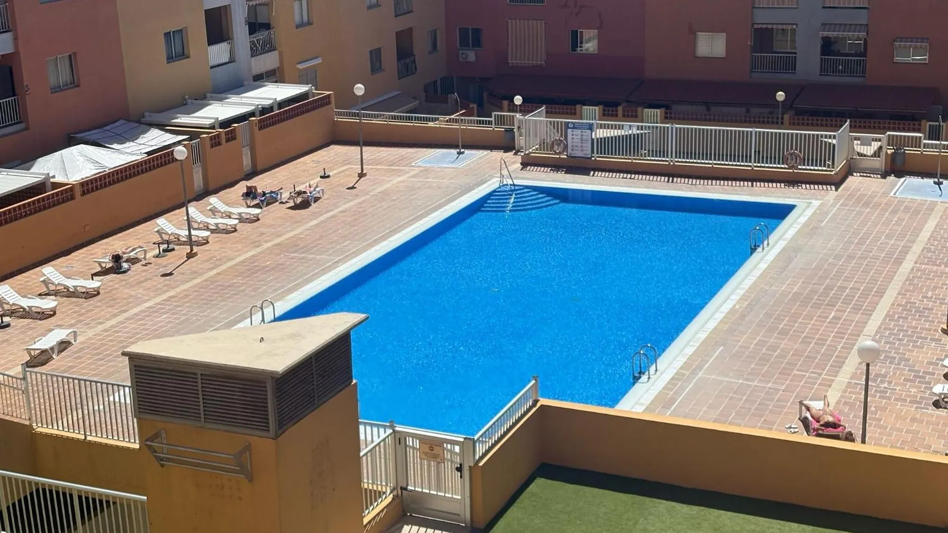 شقة Bonito Apto Erma Con Air & Pool En كانديلاريا